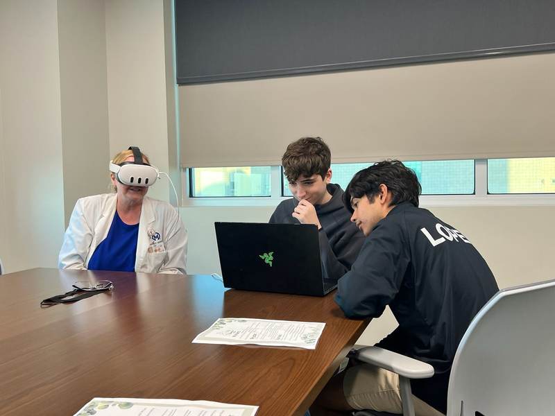 A working session with an Ecovision headset at the table.